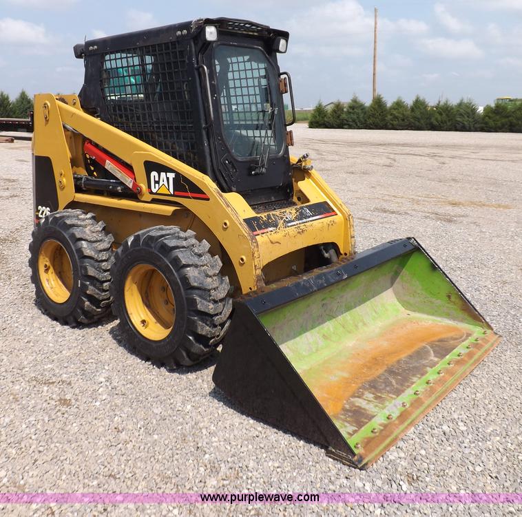 image for item I7649 2004 Caterpillar 226 skid steer