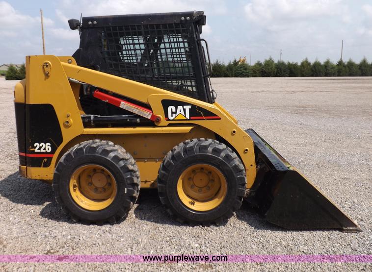 image for item I7649 2004 Caterpillar 226 skid steer