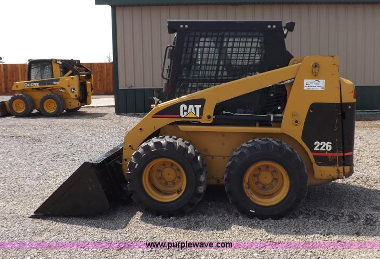 image for item I7649 2004 Caterpillar 226 skid steer