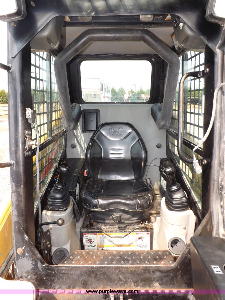 image for item I7649 2004 Caterpillar 226 skid steer