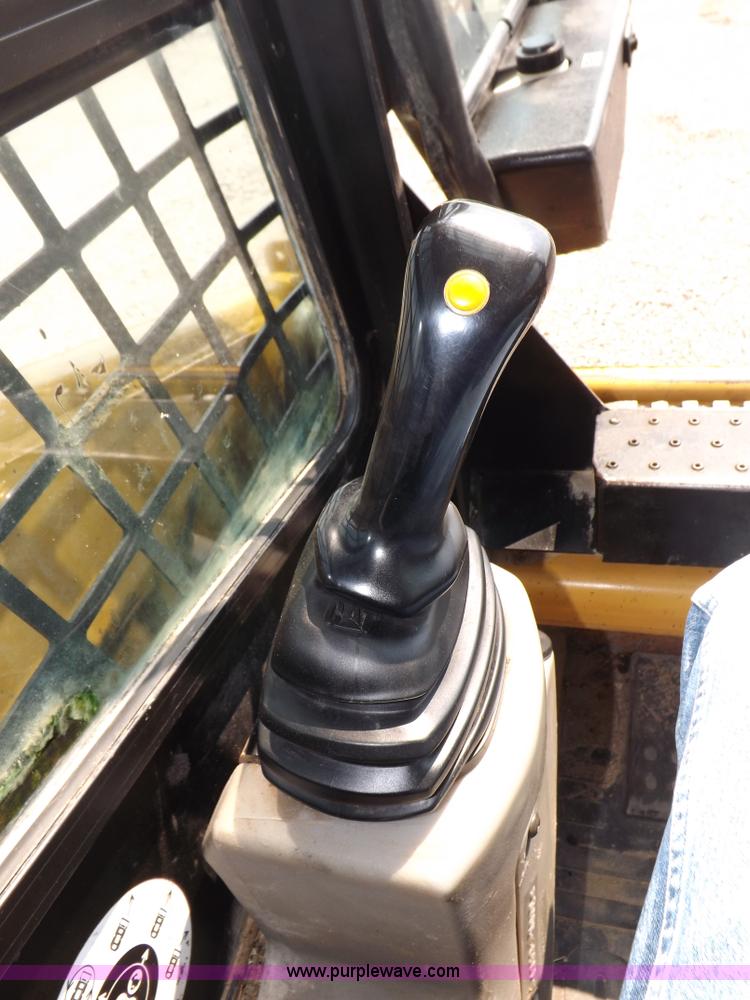 image for item I7649 2004 Caterpillar 226 skid steer