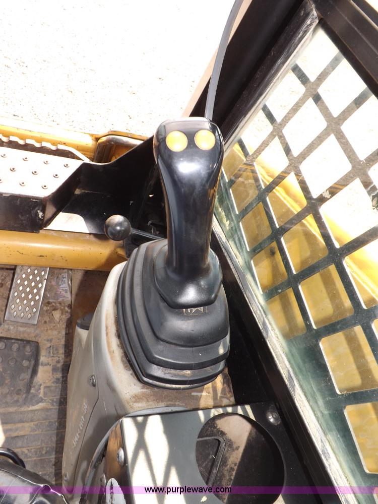 image for item I7649 2004 Caterpillar 226 skid steer