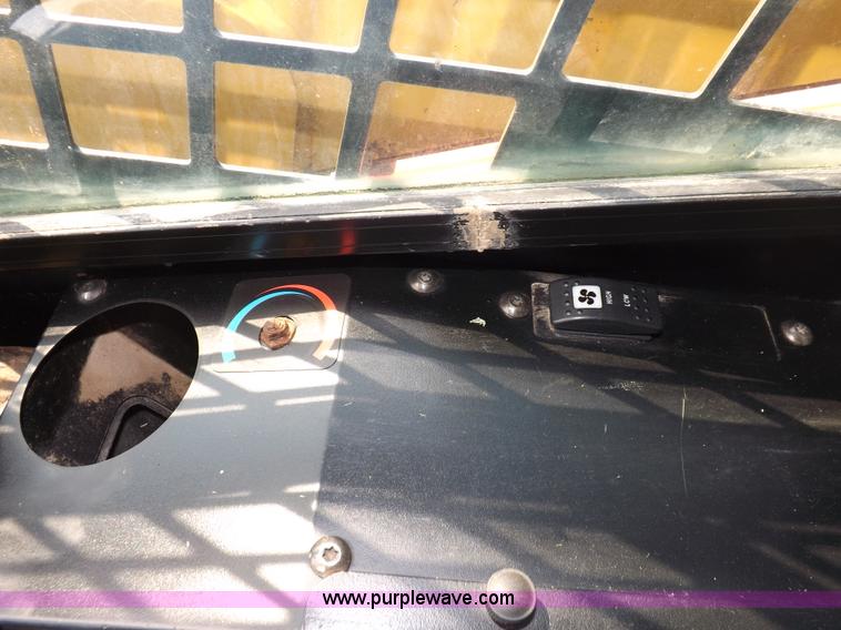 image for item I7649 2004 Caterpillar 226 skid steer