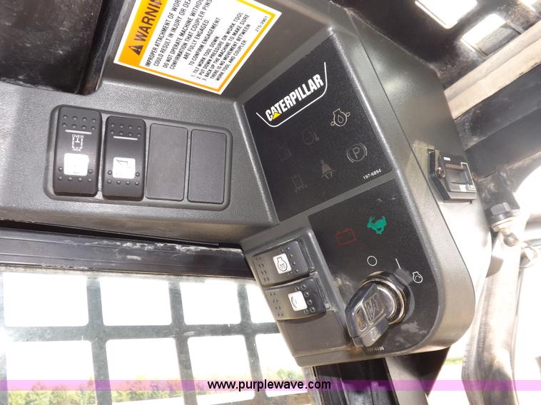 image for item I7649 2004 Caterpillar 226 skid steer