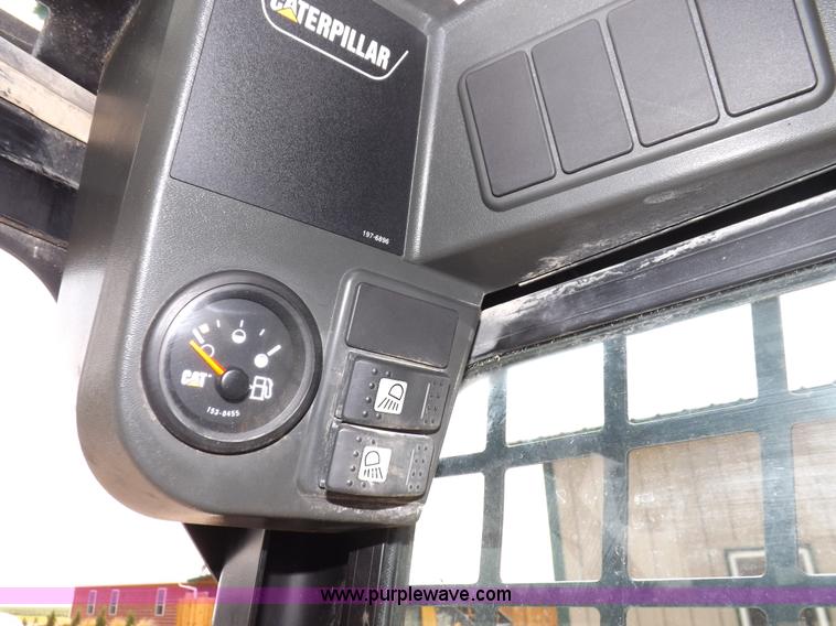 image for item I7649 2004 Caterpillar 226 skid steer