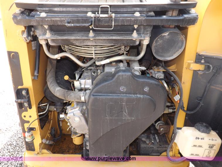 image for item I7649 2004 Caterpillar 226 skid steer