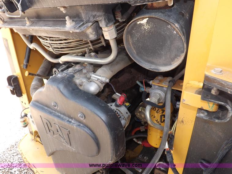 image for item I7649 2004 Caterpillar 226 skid steer