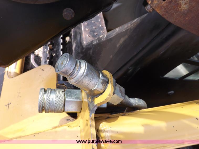 image for item I7649 2004 Caterpillar 226 skid steer