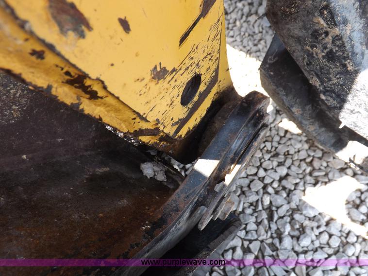 image for item I7649 2004 Caterpillar 226 skid steer