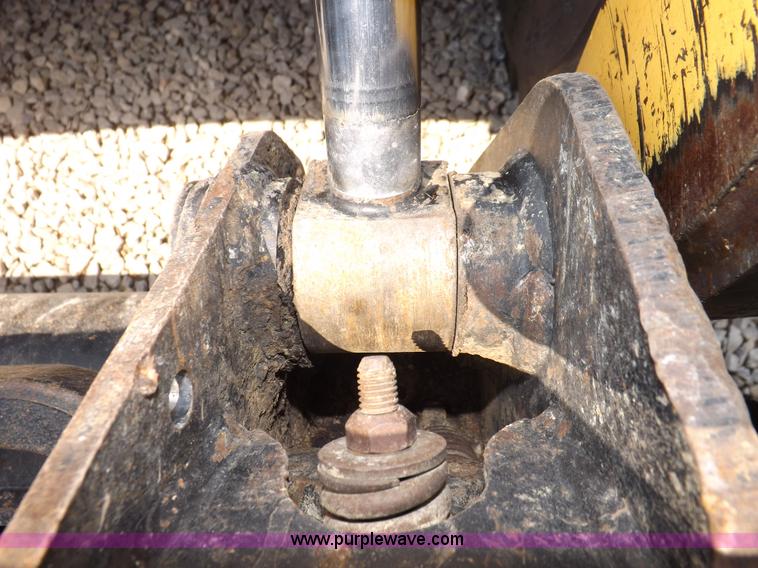 image for item I7649 2004 Caterpillar 226 skid steer