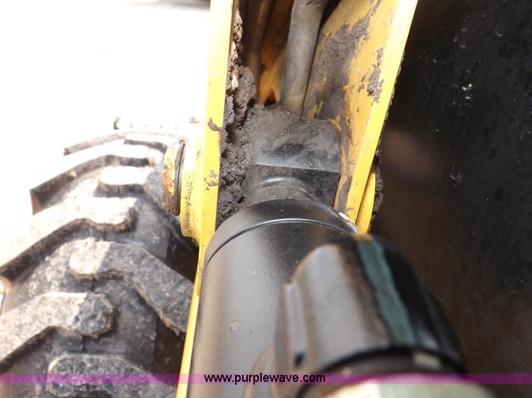 image for item I7649 2004 Caterpillar 226 skid steer