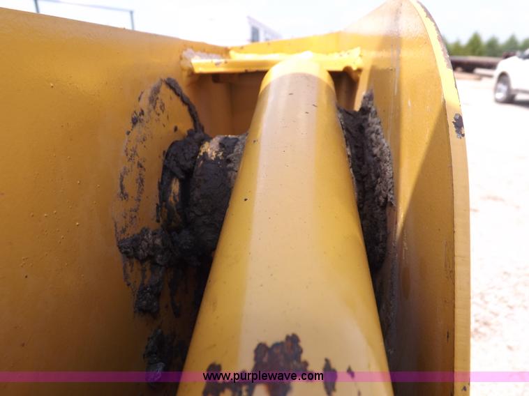 image for item I7649 2004 Caterpillar 226 skid steer