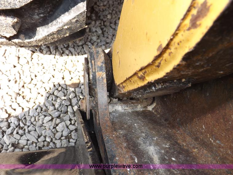 image for item I7649 2004 Caterpillar 226 skid steer