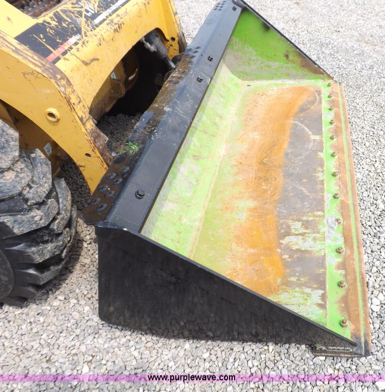 image for item I7649 2004 Caterpillar 226 skid steer