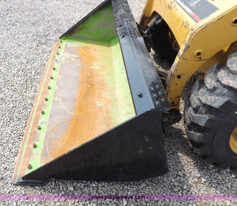 image for item I7649 2004 Caterpillar 226 skid steer