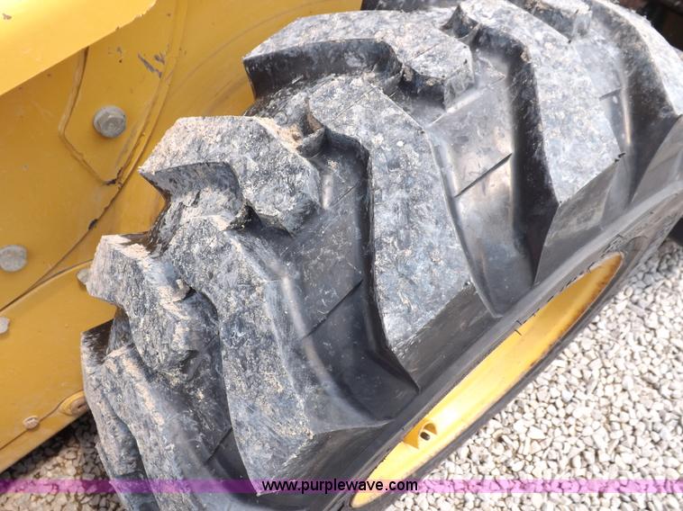 image for item I7649 2004 Caterpillar 226 skid steer