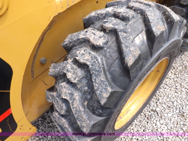 image for item I7649 2004 Caterpillar 226 skid steer