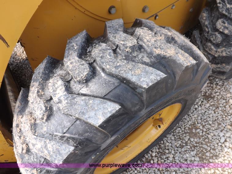 image for item I7649 2004 Caterpillar 226 skid steer