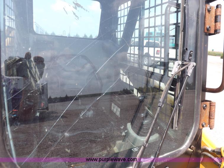 image for item I7649 2004 Caterpillar 226 skid steer