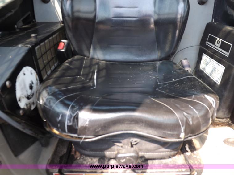 image for item I7649 2004 Caterpillar 226 skid steer