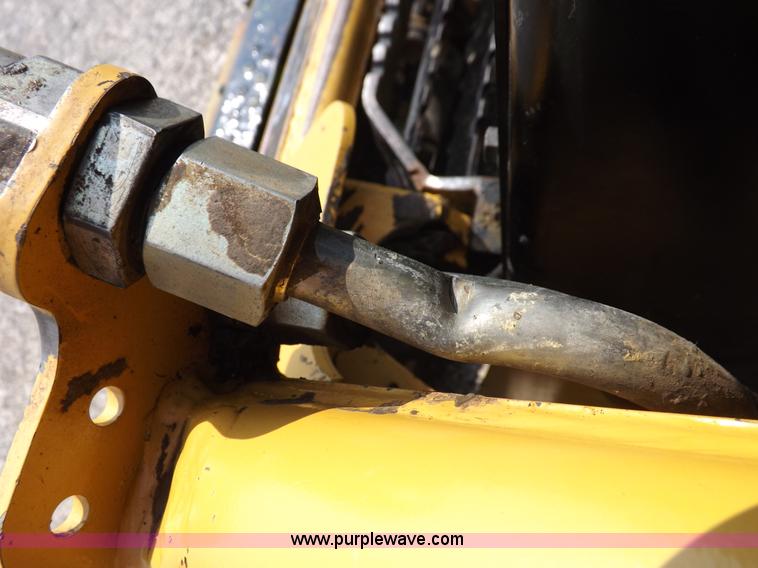 image for item I7649 2004 Caterpillar 226 skid steer