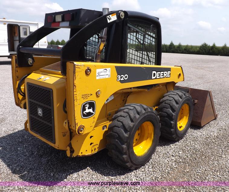 image for item I7651 2006 John Deere 320 skid steer