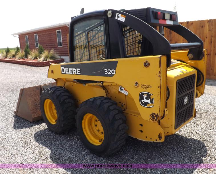 image for item I7651 2006 John Deere 320 skid steer