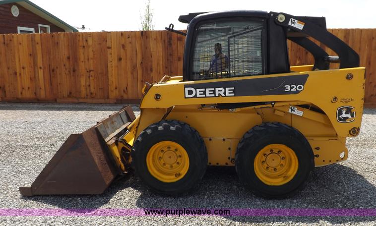 image for item I7651 2006 John Deere 320 skid steer