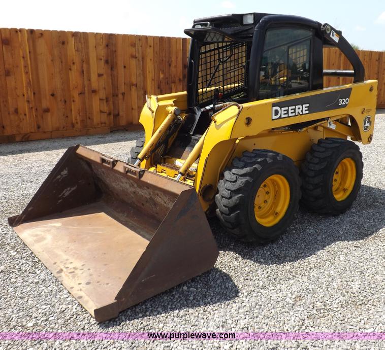 image for item I7651 2006 John Deere 320 skid steer