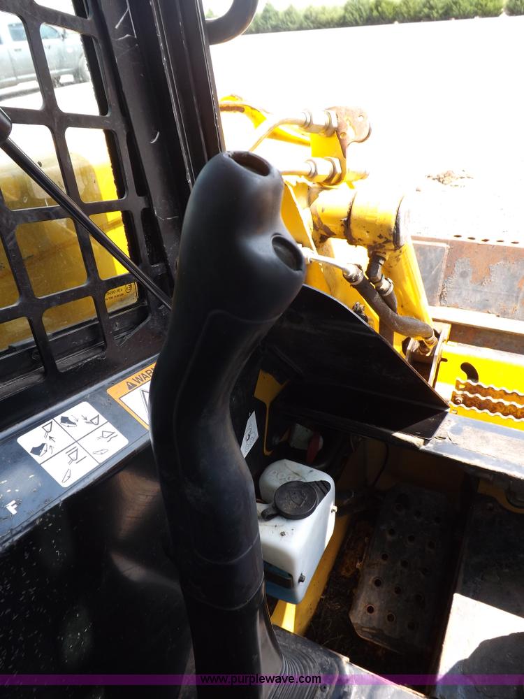 image for item I7651 2006 John Deere 320 skid steer