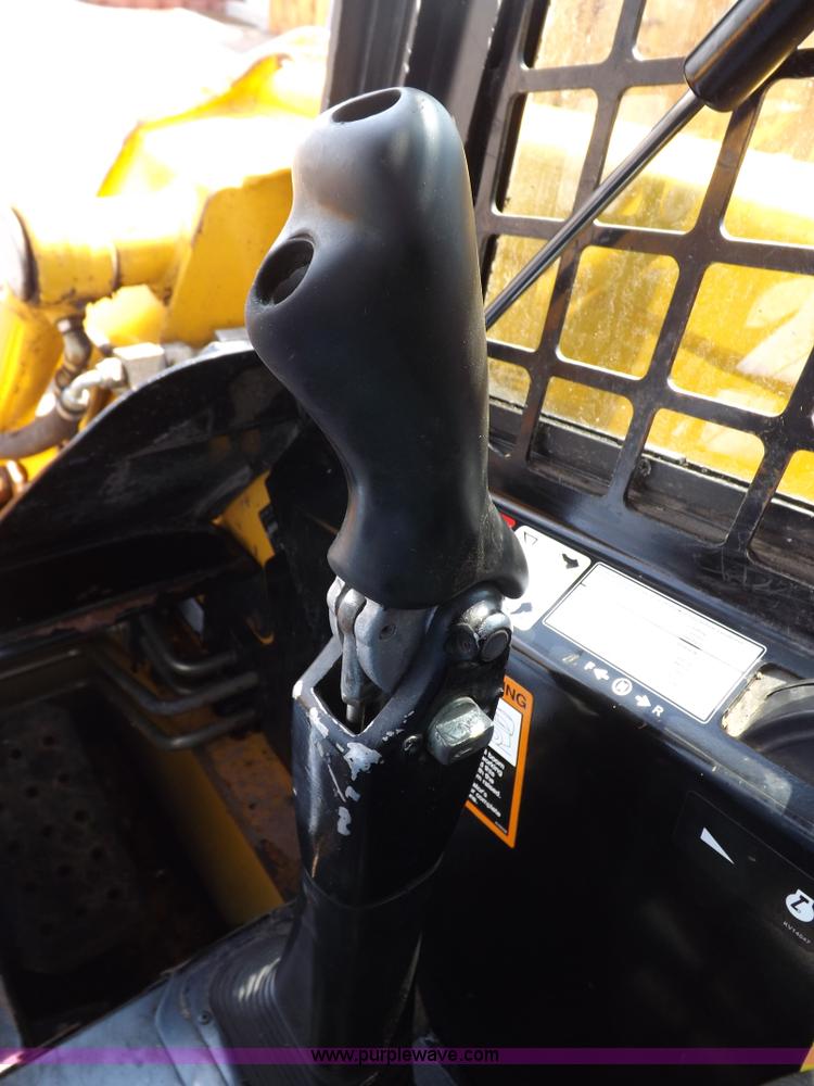 image for item I7651 2006 John Deere 320 skid steer