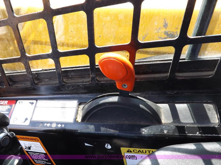 image for item I7651 2006 John Deere 320 skid steer