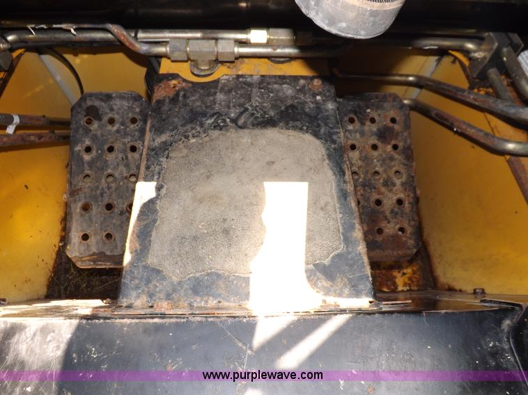 image for item I7651 2006 John Deere 320 skid steer