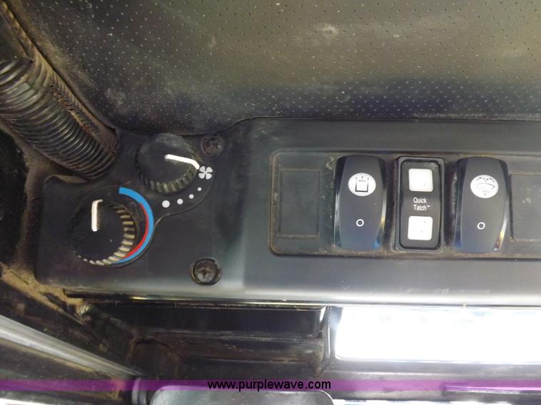 image for item I7651 2006 John Deere 320 skid steer