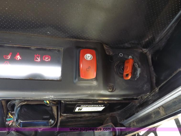 image for item I7651 2006 John Deere 320 skid steer