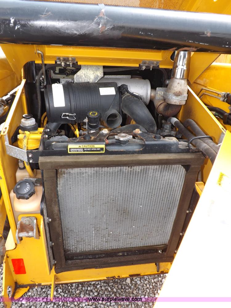 image for item I7651 2006 John Deere 320 skid steer