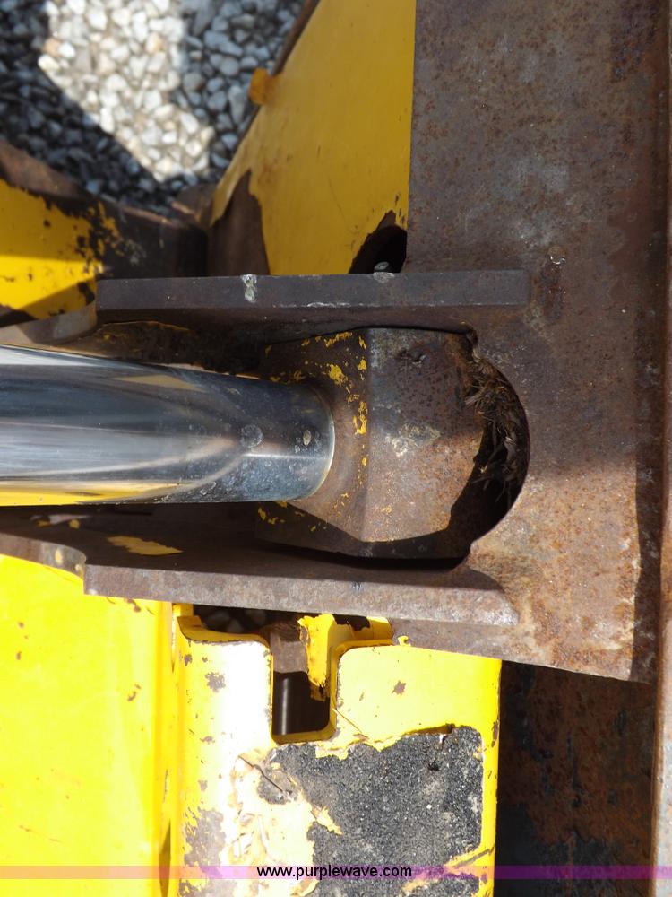 image for item I7651 2006 John Deere 320 skid steer