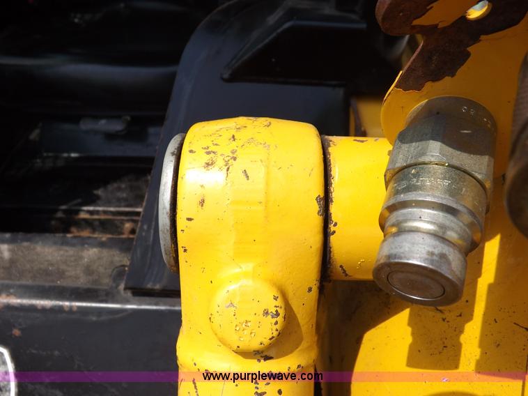 image for item I7651 2006 John Deere 320 skid steer