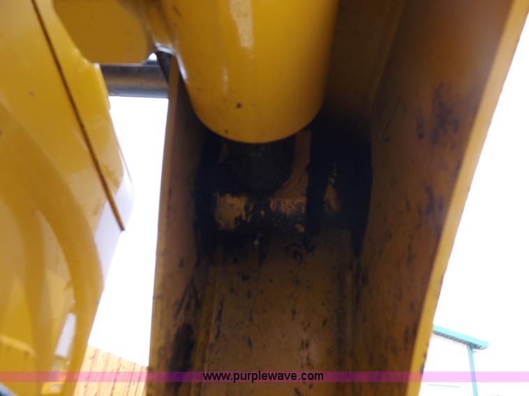 image for item I7651 2006 John Deere 320 skid steer