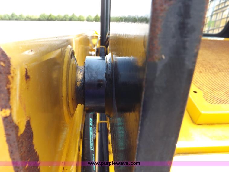 image for item I7651 2006 John Deere 320 skid steer