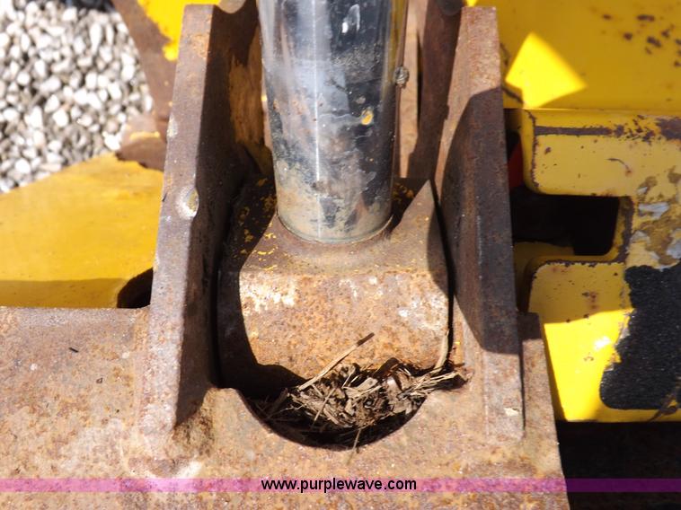 image for item I7651 2006 John Deere 320 skid steer