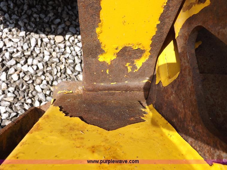 image for item I7651 2006 John Deere 320 skid steer