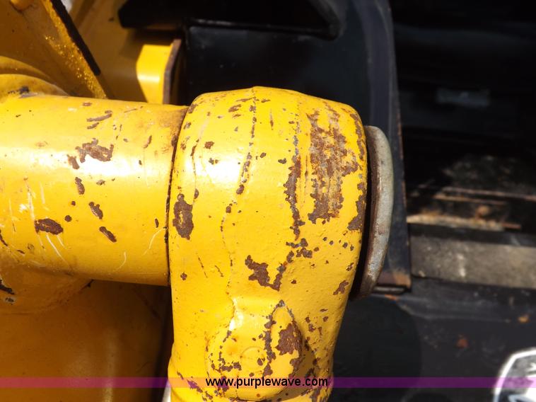 image for item I7651 2006 John Deere 320 skid steer