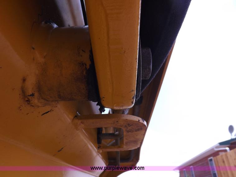 image for item I7651 2006 John Deere 320 skid steer