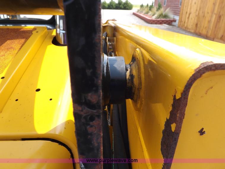 image for item I7651 2006 John Deere 320 skid steer