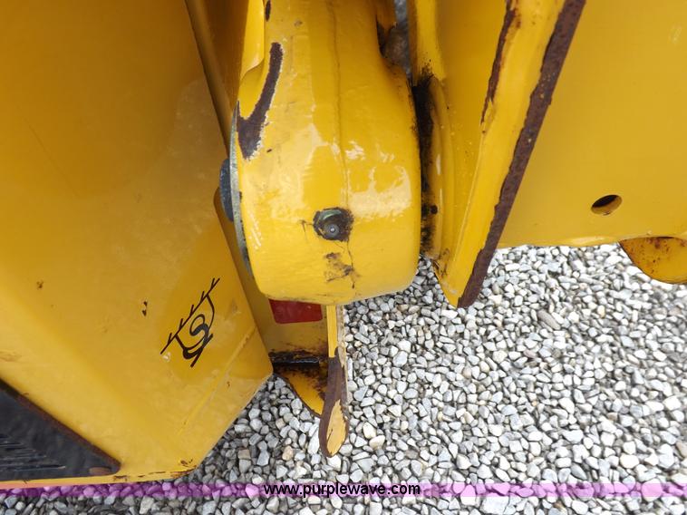 image for item I7651 2006 John Deere 320 skid steer