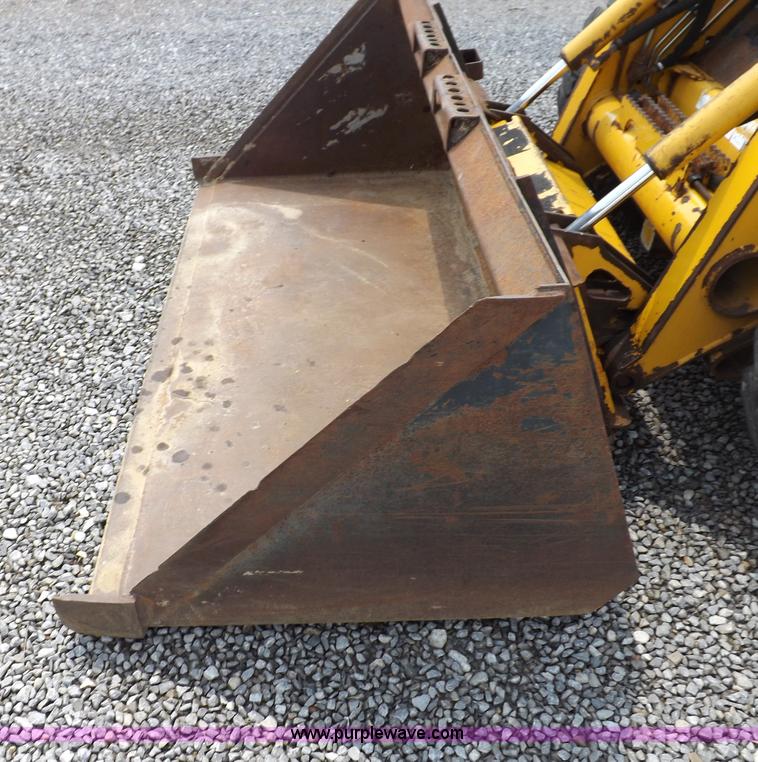 image for item I7651 2006 John Deere 320 skid steer