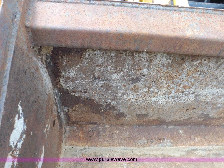 image for item I7651 2006 John Deere 320 skid steer