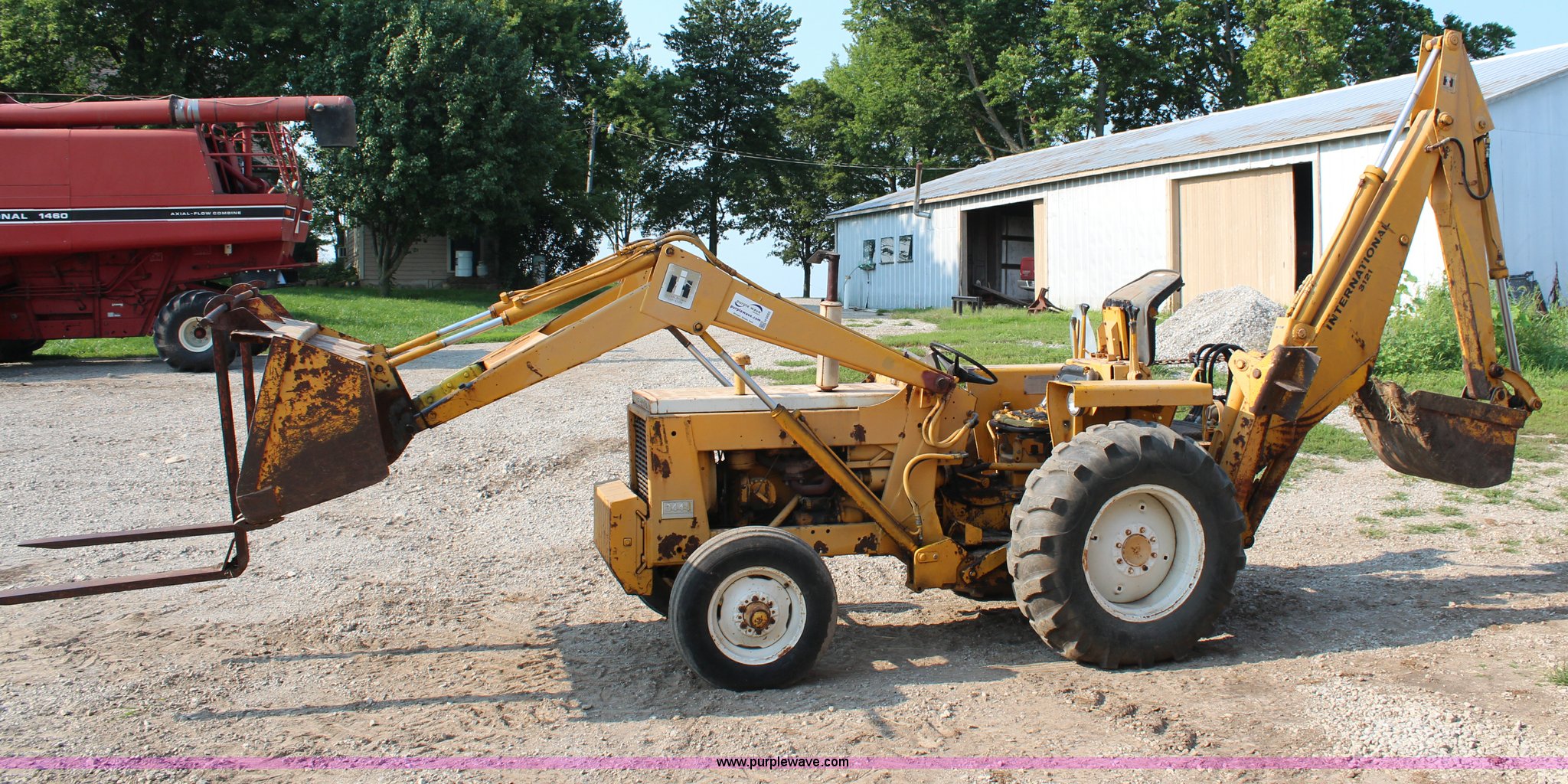 International 3444 backhoe in Atchison, KS Item H6665 sold Purple Wave
