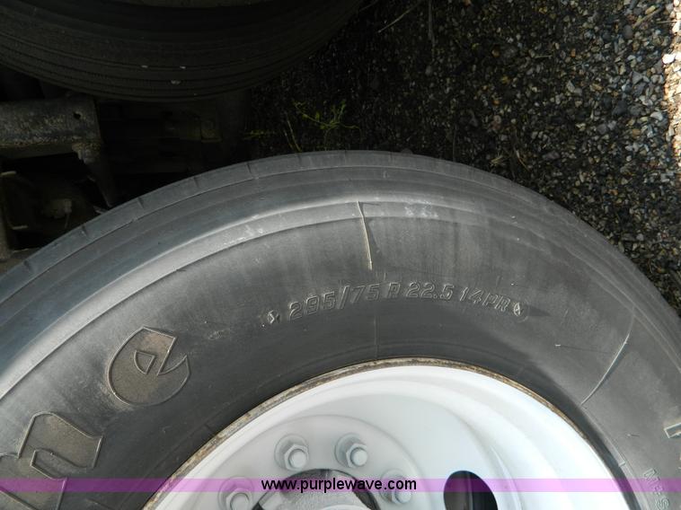 image for item D6011 1999 Wabash dry van trailer